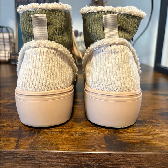 Rocket Dog “Flairio” Platform Corduroy Sneakers - Picture 7 of 9